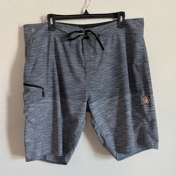 Volcom Men’s Swim Shorts Size 38 - Picture 1 of 8